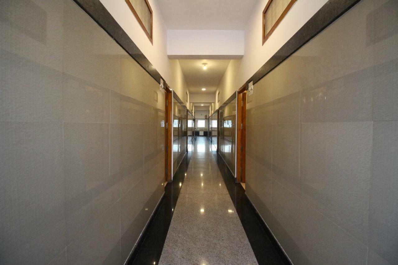 Oyo Flagship 30734 Jeevan Lodge Шимога Экстерьер фото