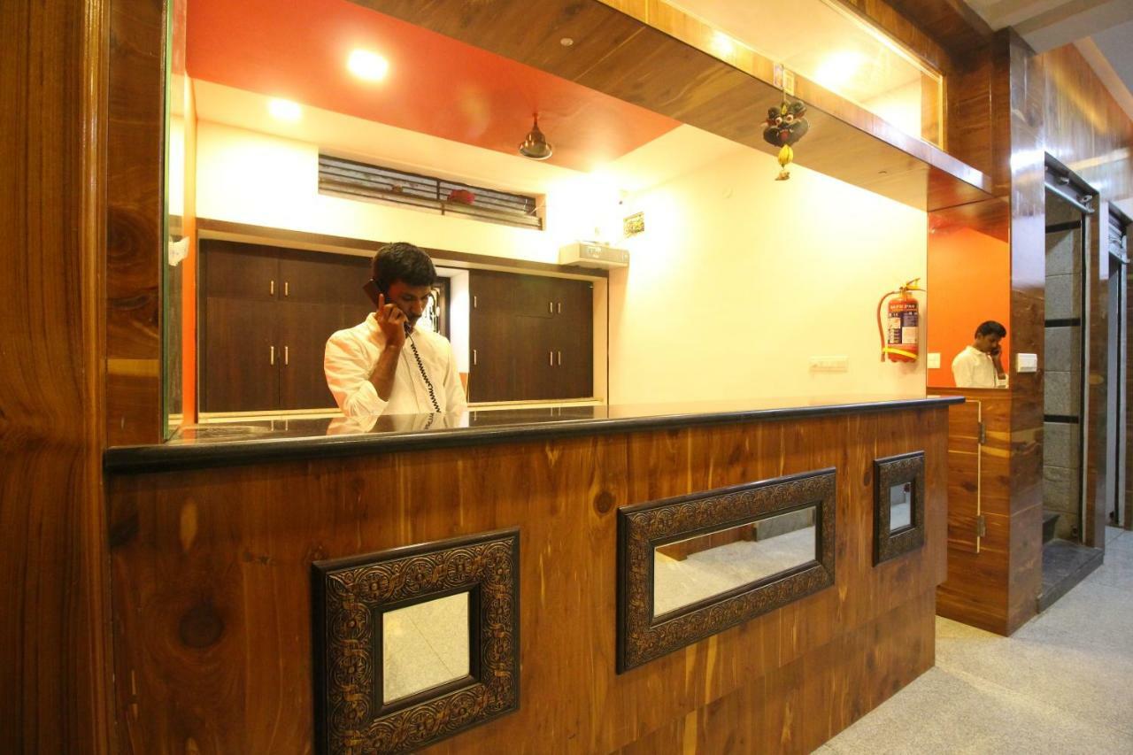 Oyo Flagship 30734 Jeevan Lodge Шимога Экстерьер фото