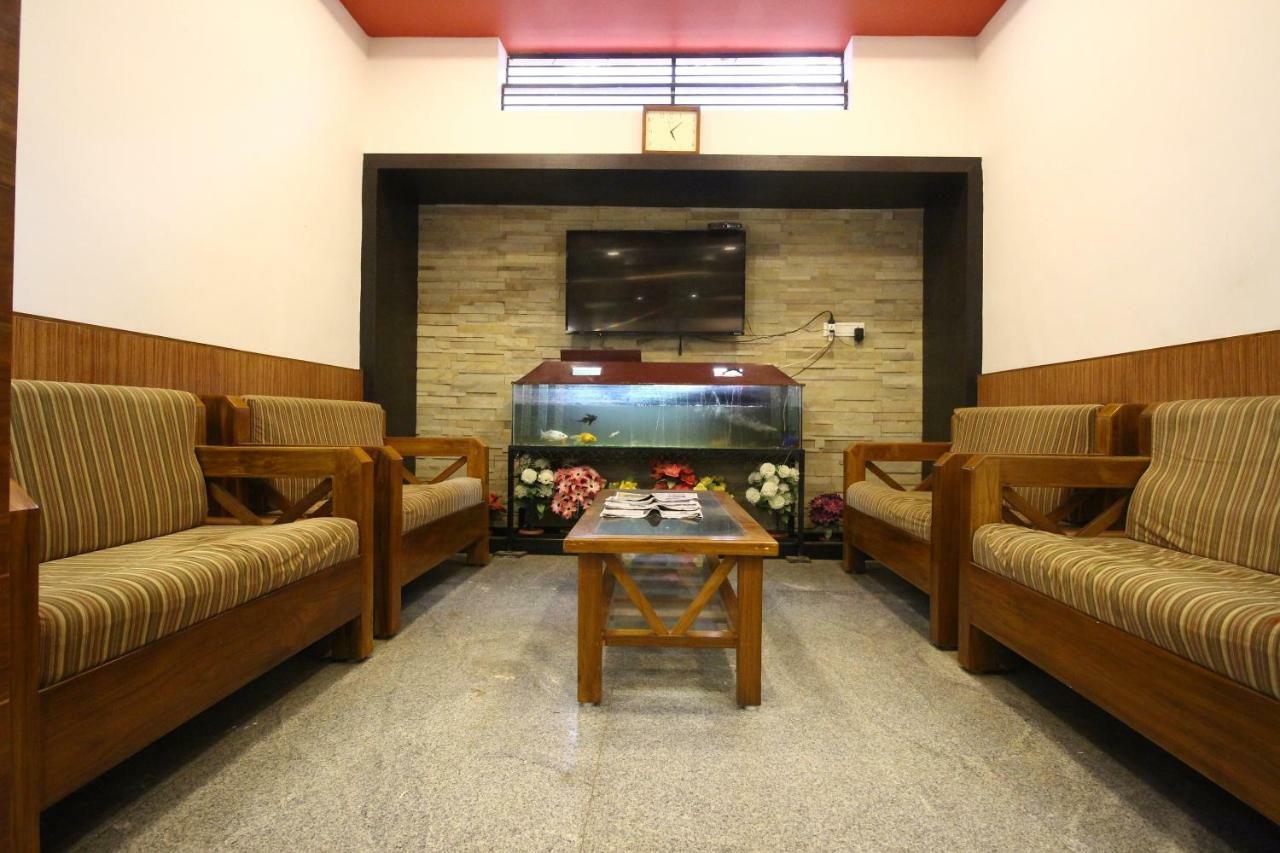 Oyo Flagship 30734 Jeevan Lodge Шимога Экстерьер фото